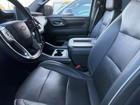 Used 2023 Chevrolet Suburban Premier AWD/4WD image 6