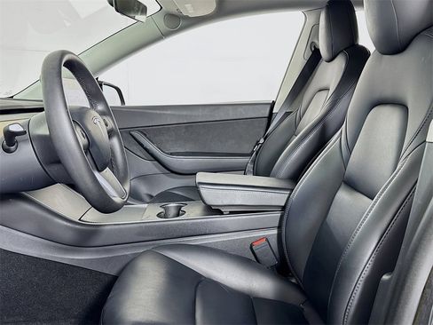 Used 2020 Tesla Model Y Long Range image 9