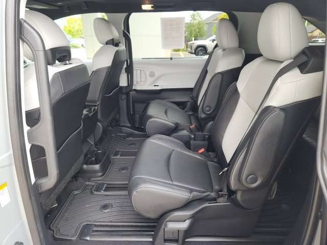 Used 2026 Toyota Sienna XSE AWD/4WD image 19