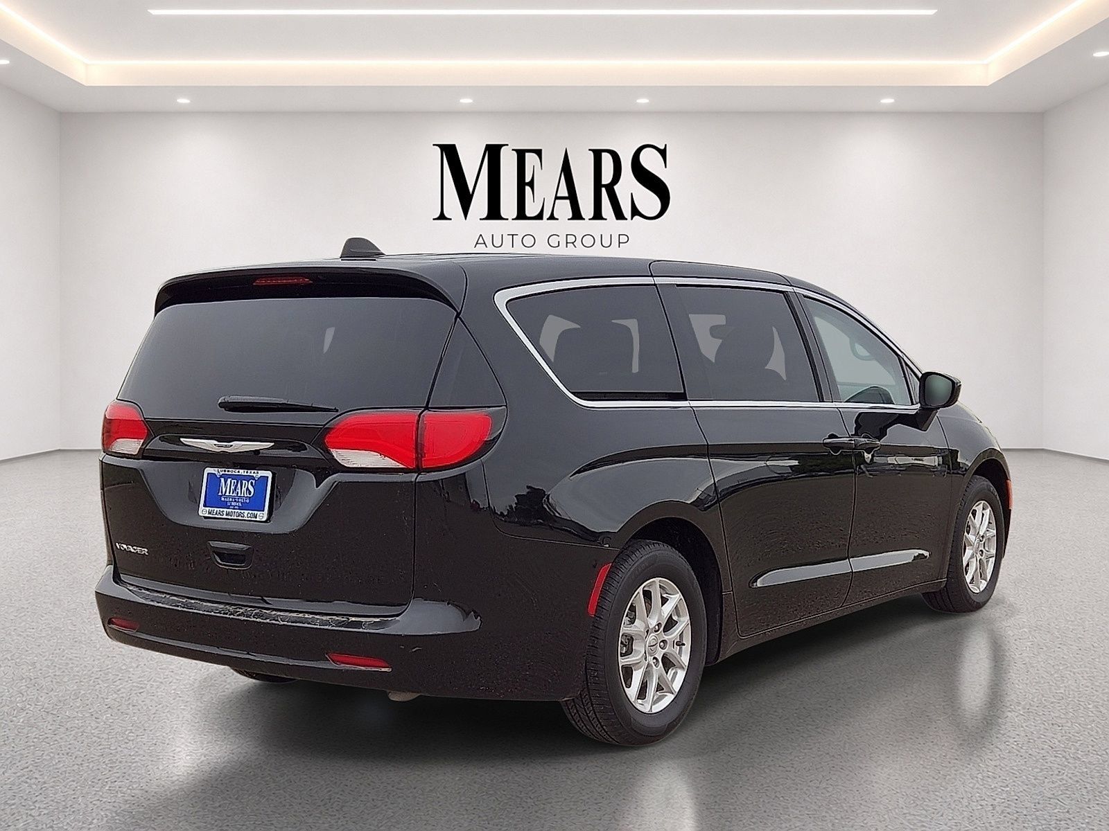 Used 2024 Chrysler Voyager LX FWD image 5