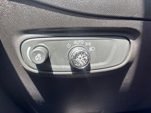 Used 2023 Chevrolet Equinox LT FWD image 32