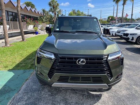 Used 2024 Lexus GX 550 AWD/4WD image 3