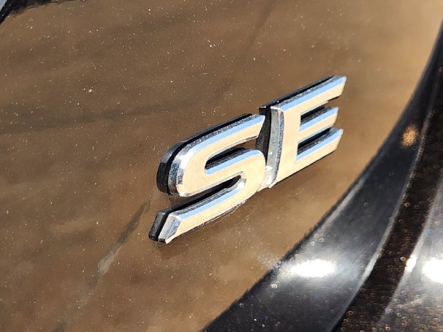 Used 2023 Toyota Camry SE FWD image 7