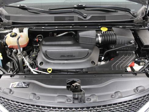 Used 2020 Chrysler Pacifica Limited FWD image 10