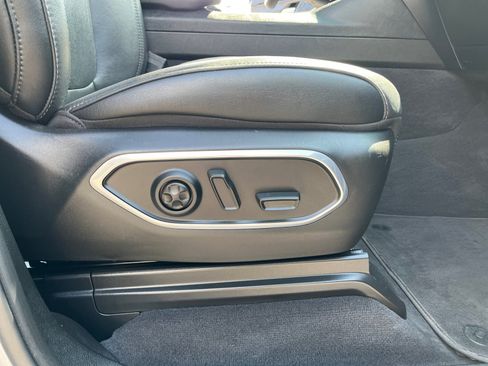 Used 2024 Jeep Wagoneer Series III AWD/4WD image 30