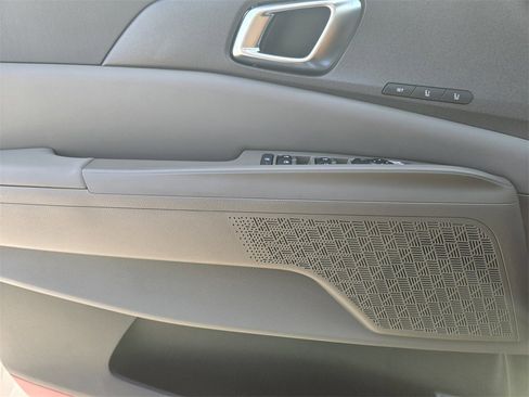 New 2026 Kia Carnival EX image 18