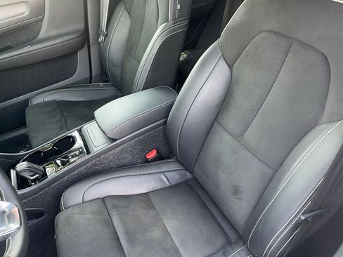 Used 2021 Volvo XC40 T5 R-Design w/ Climate Package AWD/4WD image 13