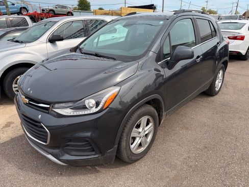 Used 2018 Chevrolet Trax LT w/ Driver Confidence Package FWD image 2