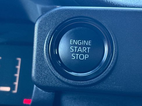 Certified 2025 Toyota Tacoma SR5 image 35