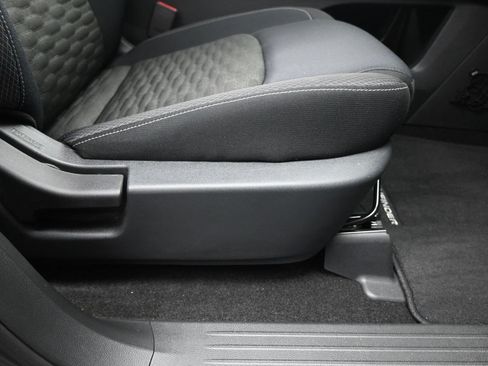 Used 2024 Nissan Pathfinder SV w/ Black Appearance Package FWD image 15