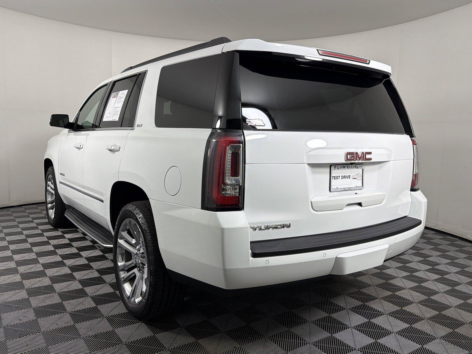 Used 2017 GMC Yukon SLT w/ Premium Edition RWD image 4