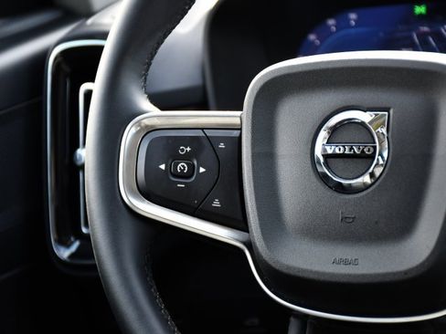 Certified 2025 Volvo XC40 B5 Plus image 21