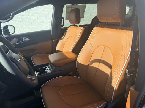 New 2026 Chrysler Pacifica Pinnacle w/ Trailer Tow Group image 14