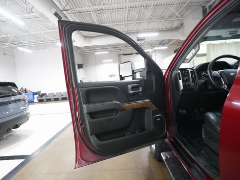 Used 2019 Chevrolet Silverado 2500 LTZ w/ Duramax Plus Package image 26