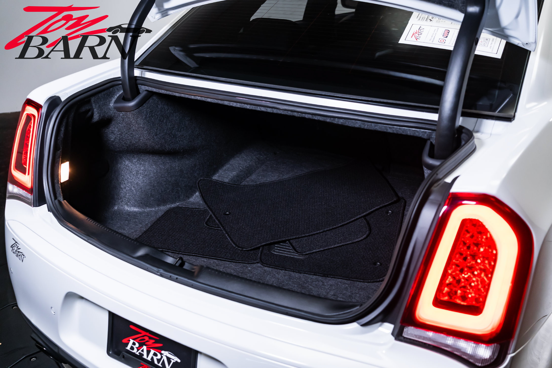 Used 2023 Chrysler 300 C RWD image 45