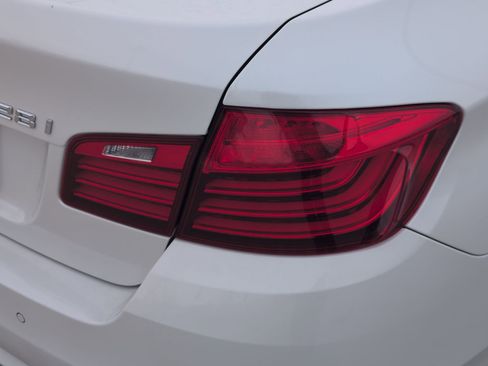 Used 2015 BMW 528i Sedan image 11