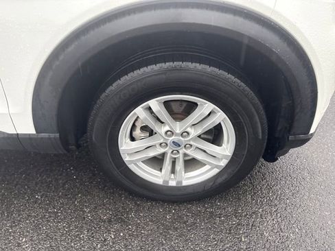 Used 2023 Ford Explorer XLT w/ Equipment Group 202A image 9