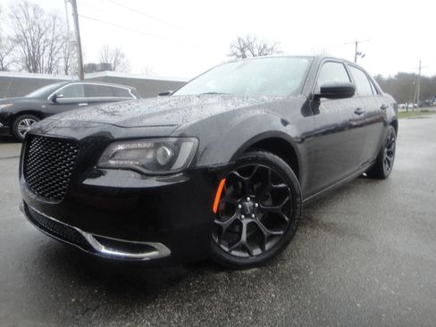 Used 2019 Chrysler 300 Touring w/ Sport Appearance Package image 1