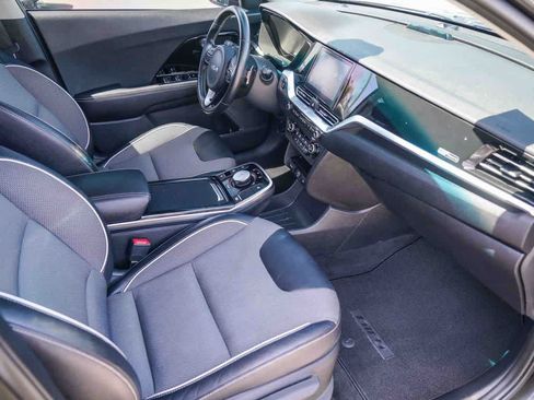 Certified 2022 Kia Niro EX FWD image 15