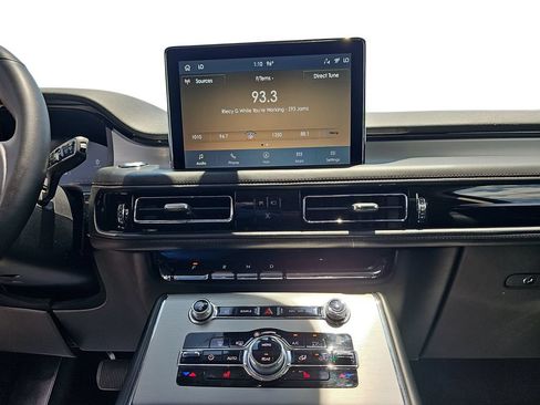 Used 2023 Lincoln Aviator AWD w/ Premium Package image 20