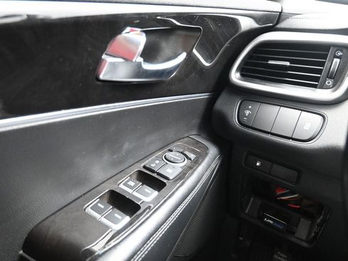 Used 2017 Kia Sorento LX w/ LX Convenience Package image 10