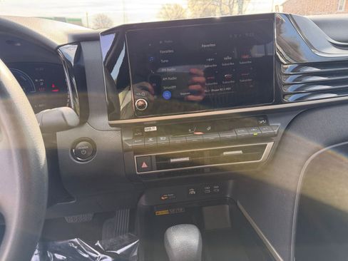 Used 2025 Toyota Camry LE image 18