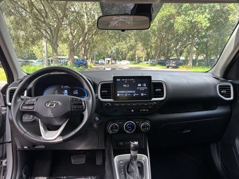 Used 2026 Hyundai Venue SEL FWD image 32