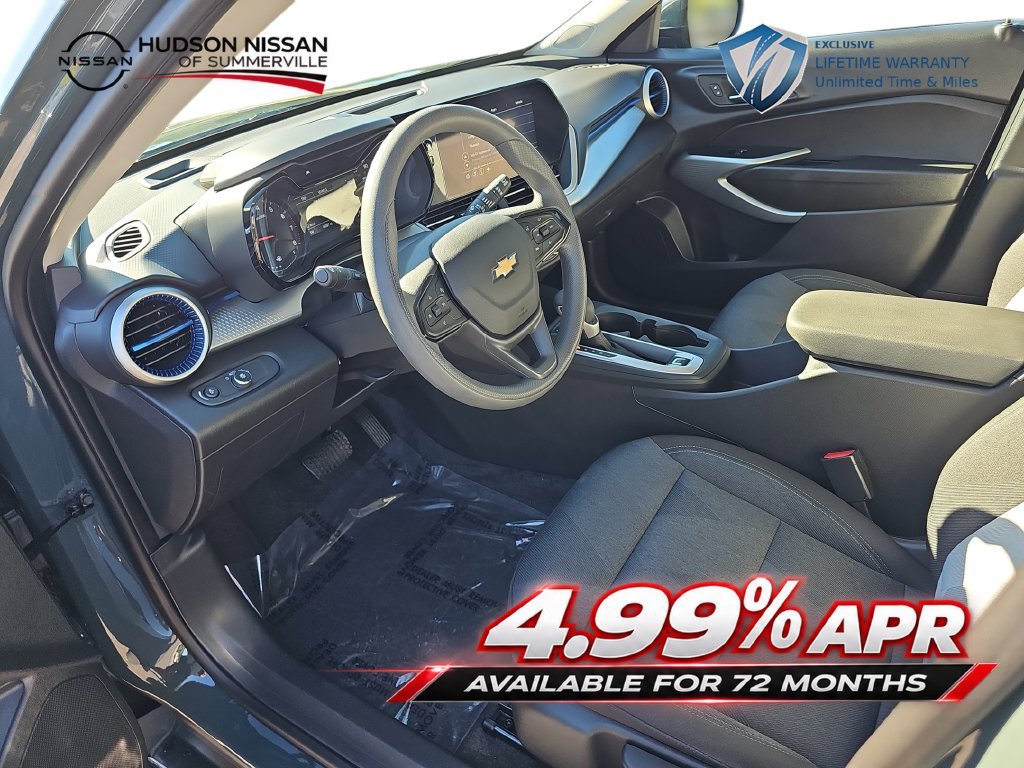 Used 2025 Chevrolet Trax LS w/ LS Convenience Package FWD image 17