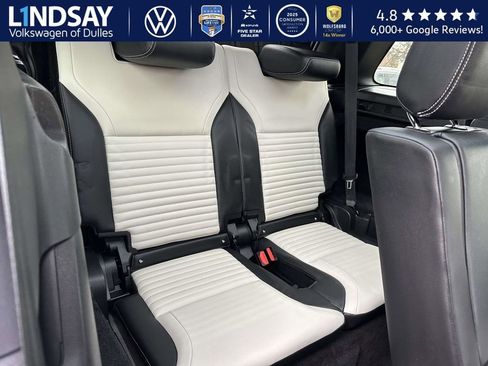 Used 2023 Land Rover Discovery S R-Dynamic image 13