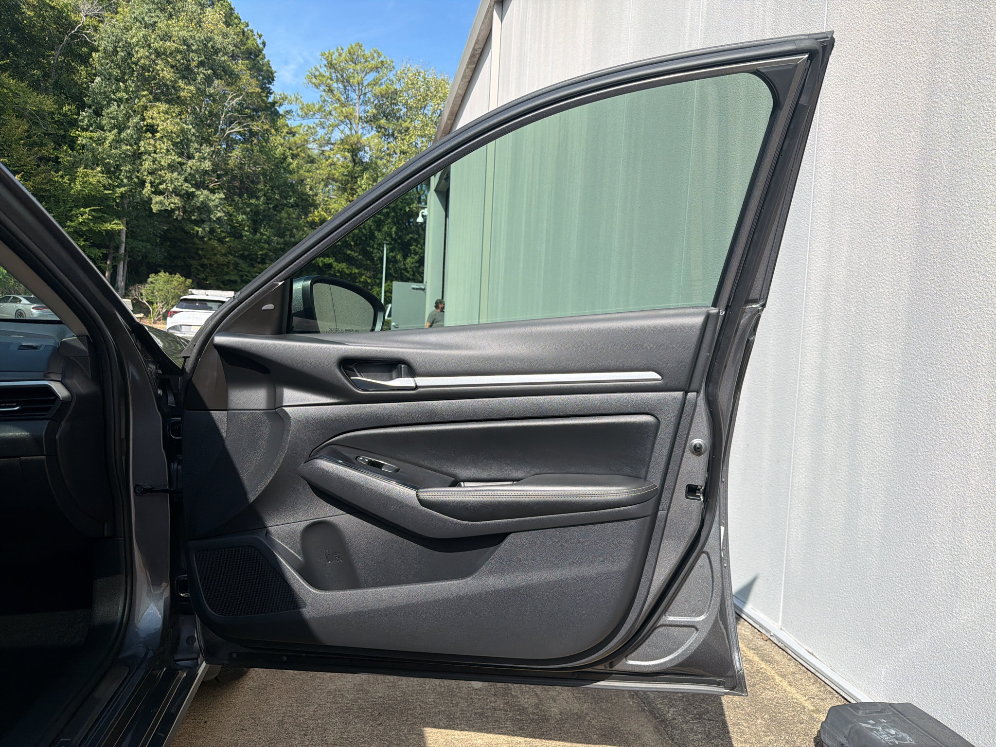 Used 2025 Nissan Altima 2.5 SL FWD image 19