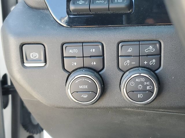 Used 2024 Chevrolet Silverado 1500 High Country w/ High Country Premium Package AWD/4WD image 24