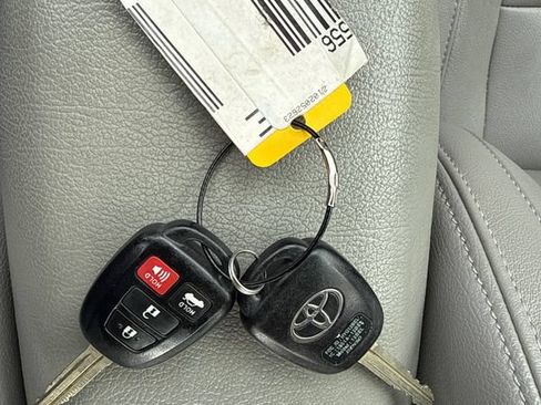 Used 2014 Toyota Corolla LE FWD image 35