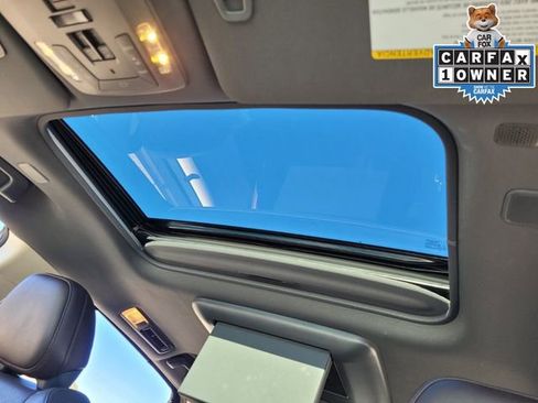 Used 2022 Toyota Sienna Platinum image 11