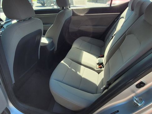 Used 2020 Hyundai Elantra SE FWD image 8