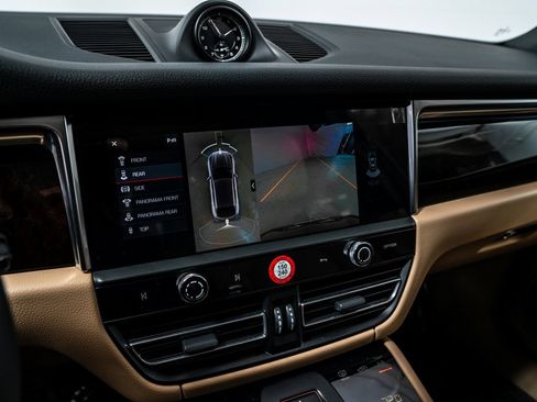 Used 2025 Porsche Macan image 18