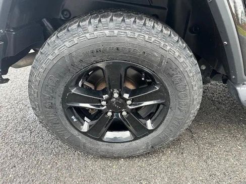 Used 2022 Jeep Wrangler Unlimited Sahara AWD/4WD image 32