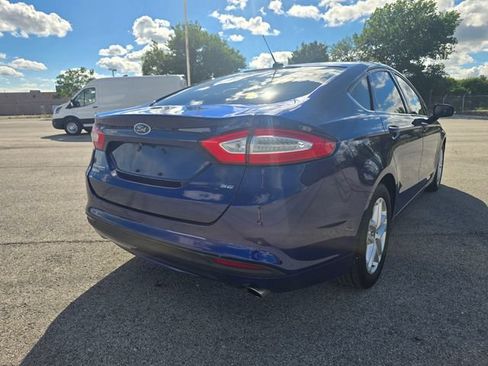 Used 2016 Ford Fusion SE FWD image 3