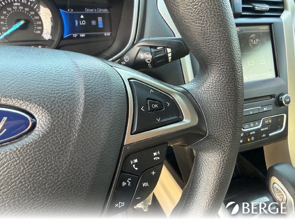 Used 2016 Ford Fusion SE FWD image 25