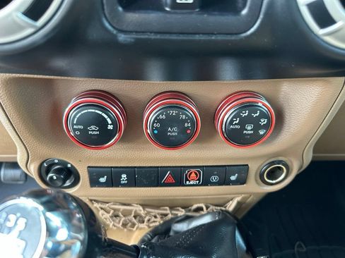 Used 2017 Jeep Wrangler Unlimited Sahara w/ Max Tow Package AWD/4WD image 30