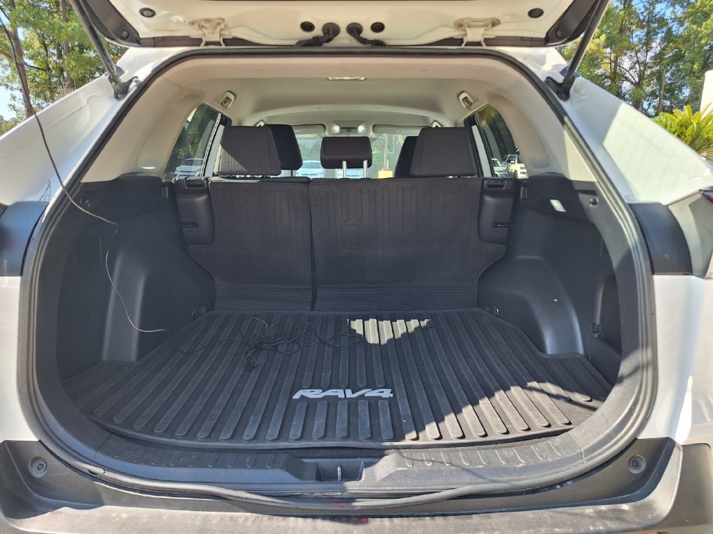 Used 2021 Toyota RAV4 LE FWD image 23