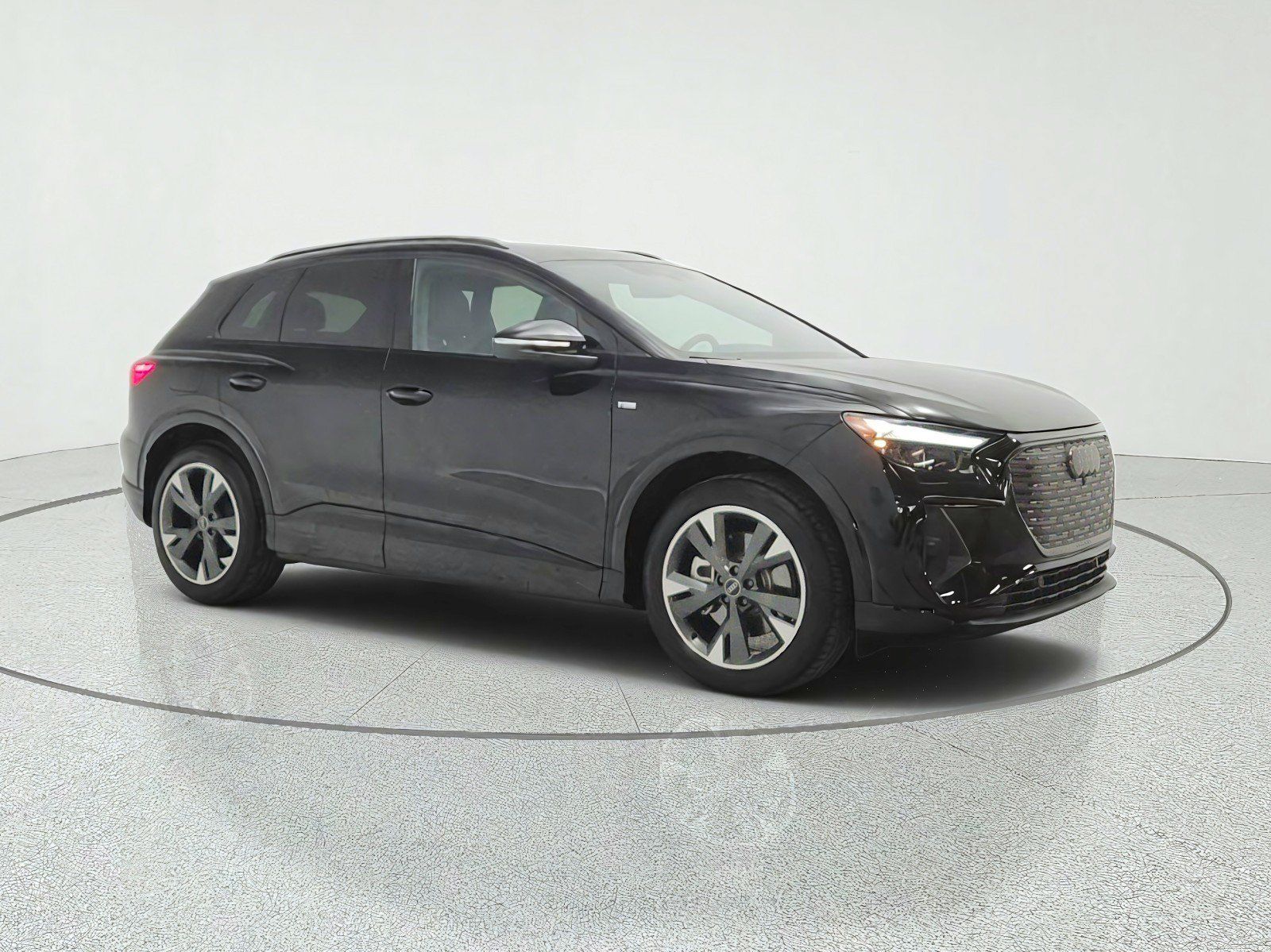 Used 2024 Audi Q4 e-tron Premium Plus w/ Premium Plus AWD/4WD image 3