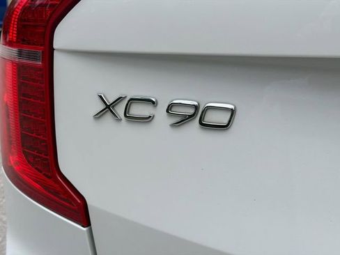 Used 2021 Volvo XC90 T5 Momentum w/ Climate Package FWD image 11
