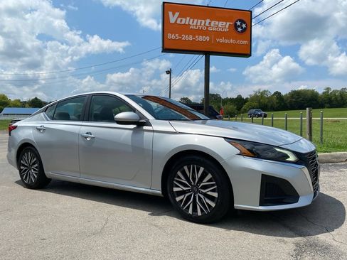 Used 2023 Nissan Altima 2.5 SV FWD image 1