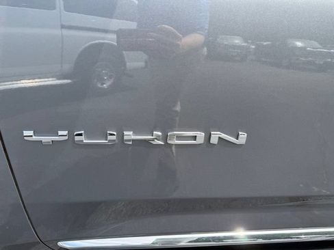 Used 2022 GMC Yukon SLT w/ SLT Premium Package AWD/4WD image 9