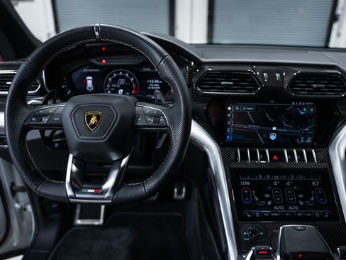 Used 2022 Lamborghini Urus AWD/4WD image 22