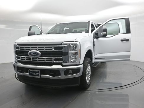 New 2026 Ford F250 XLT w/ FX4 Off-Road Package image 29