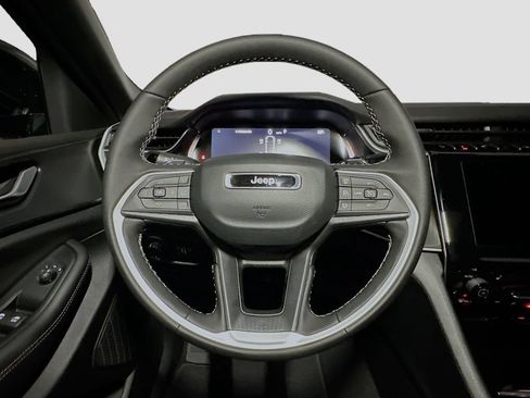 New 2025 Jeep Grand Cherokee L Altitude AWD/4WD image 8