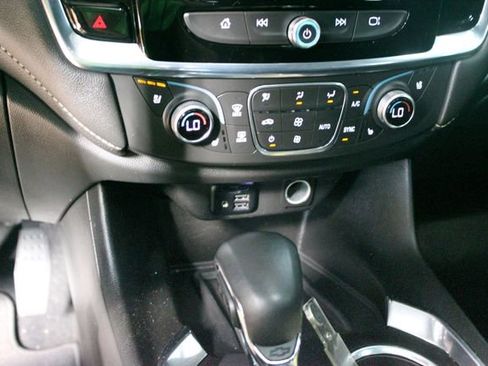 Used 2023 Chevrolet Traverse Premier AWD/4WD image 23