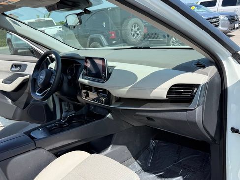 Used 2023 Nissan Rogue SV FWD image 14