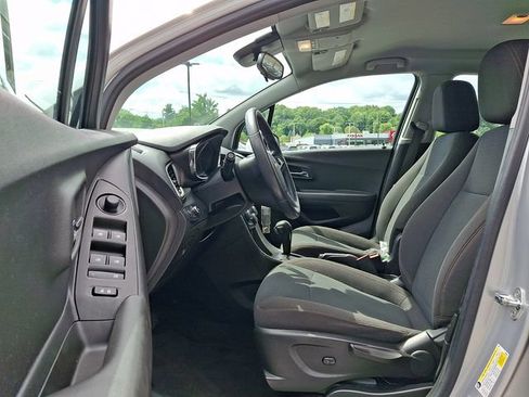 Used 2018 Chevrolet Trax LS AWD/4WD image 13